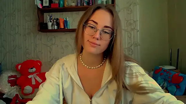 Snapshot of luxie_milady chatting on October 1, 2025, 10:21 am luxie milady online show from October 1, 2025, 10:21 am