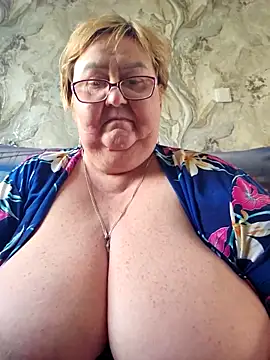 Snapshot of Awn290668 chatting on April 4, 2026, 11:51 am Awn290668 online show from April 4, 2026, 11:51 am