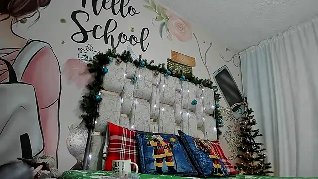 Snapshot of EMMA_SWEETT1 chatting on December 23, 2024, 5:11 pm EMMA SWEETT1 online show from December 23, 2024, 5:11 pm