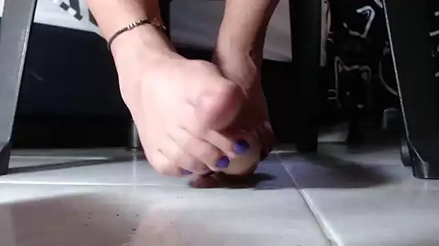 carlajames  online show from December 14, 2024, 1:50 am