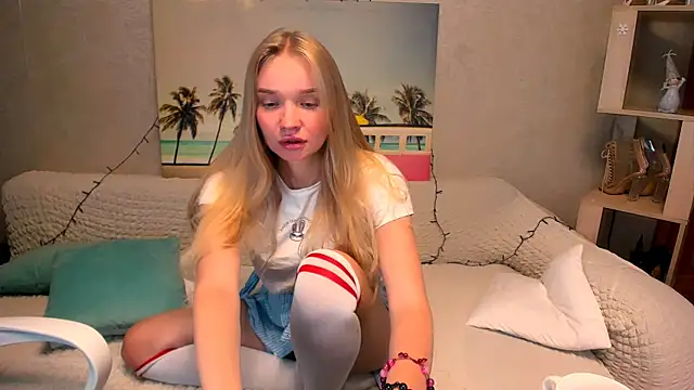 Snapshot of BoysLoveBlondee chatting on December 18, 2024, 7:41 pm BoysLoveBlondee online show from December 18, 2024, 7:41 pm