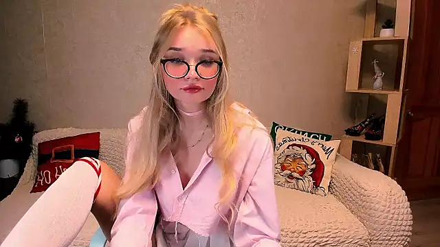 Snapshot of BoysLoveBlondee chatting on January 15, 2025, 4:43 pm BoysLoveBlondee online show from January 15, 2025, 4:43 pm