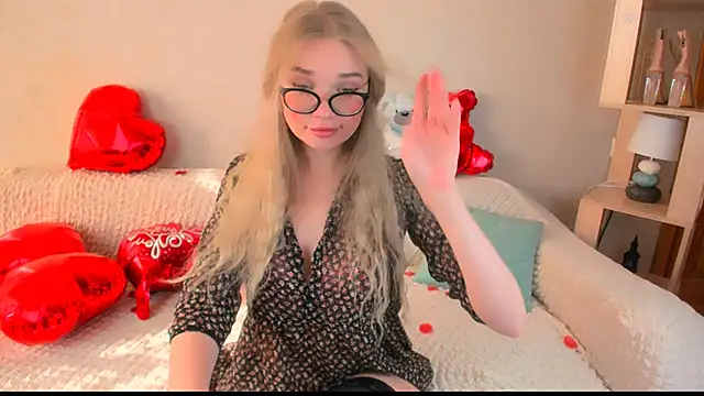 Snapshot of BoysLoveBlondee chatting on February 17, 2025, 11:02 am BoysLoveBlondee online show from February 17, 2025, 11:02 am