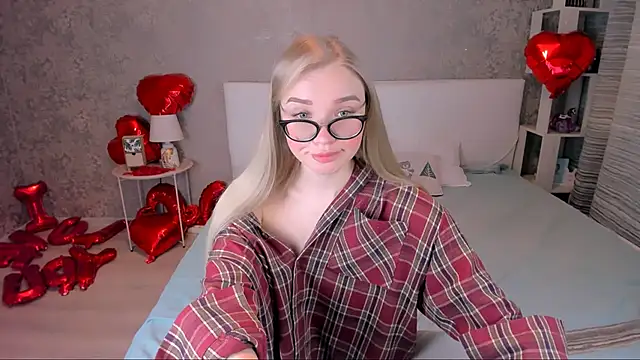 Snapshot of BoysLoveBlondee chatting on February 19, 2025, 12:55 pm BoysLoveBlondee online show from February 19, 2025, 12:55 pm