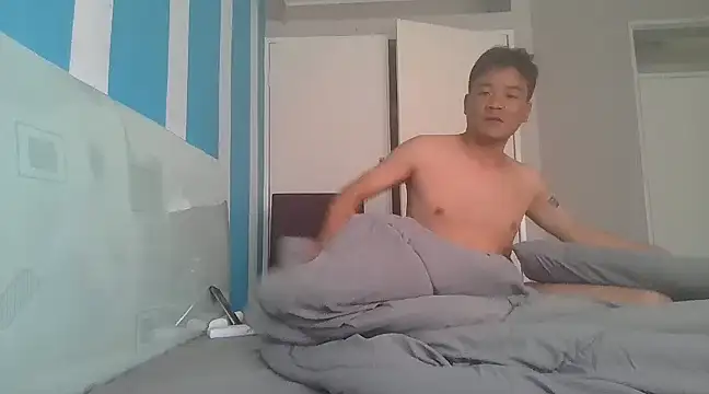 kisstoyousoon2024 online show from December 4, 2024, 11:19 am