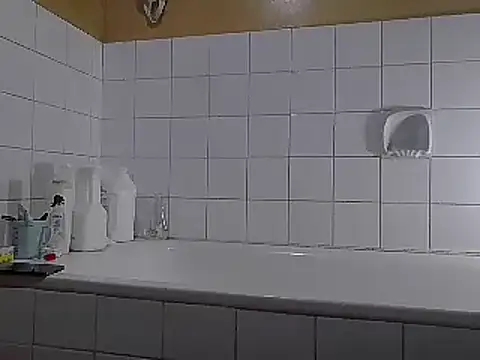 kisstoyousoon2024 online show from January 17, 2025, 6:02 pm