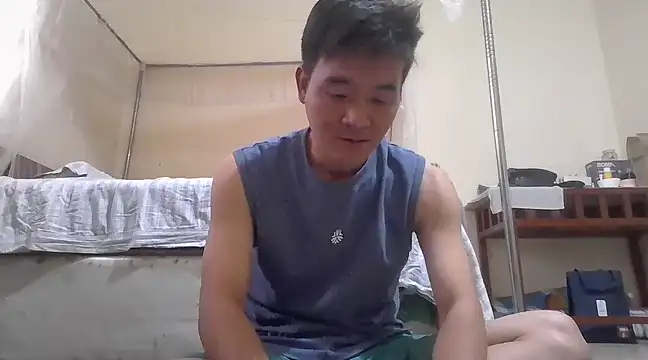 kisstoyousoon2024 online show from February 17, 2025, 3:20 pm