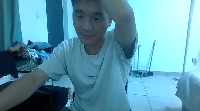 kisstoyousoon2024 online show from March 17, 2025, 6:42 pm