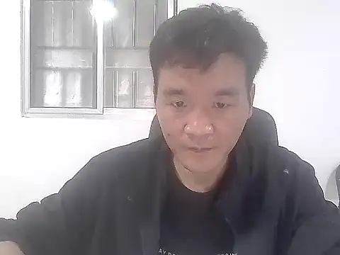 kisstoyousoon2024 online show from November 16, 2025, 9:48 am