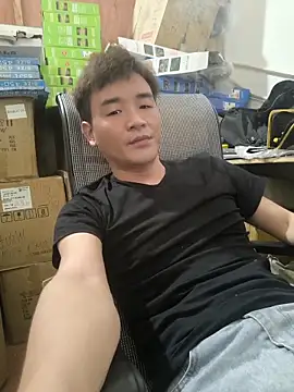 kisstoyousoon2024 online show from March 1, 2026, 1:13 pm