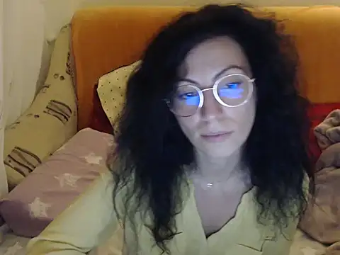 Emmatoo online show from November 18, 2025, 8:35 pm