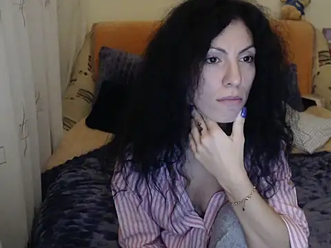 Emmatoo online show from November 25, 2025, 11:05 pm