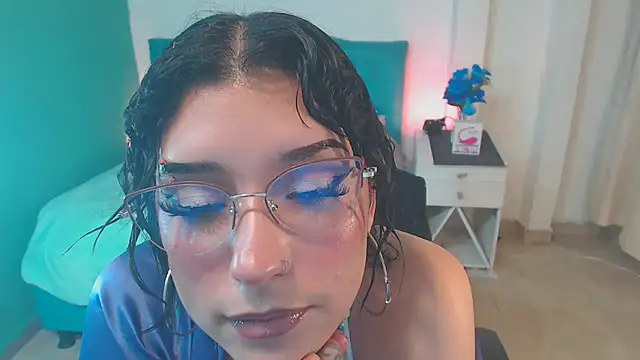 Snapshot of Cinthya-Gomez6 chatting on March 14, 2025, 7:44 pm Cinthya-Gomez6 online show from March 14, 2025, 7:44 pm