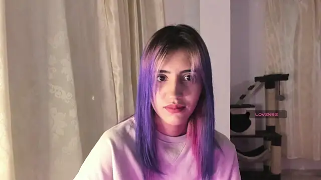 Snapshot of linnie_ chatting on December 12, 2024, 8:14 am linnie  online show from December 12, 2024, 8:14 am