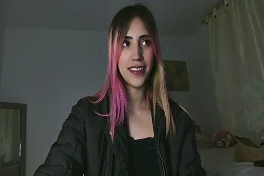 Snapshot of linnie_ chatting on March 7, 2025, 10:45 am linnie  online show from March 7, 2025, 10:45 am