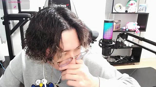 Snapshot of Shizukuu chatting on March 16, 2025, 12:44 pm Shizukuu online show from March 16, 2025, 12:44 pm