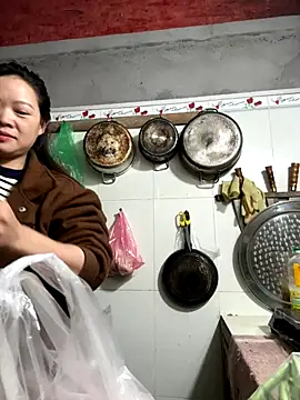 Hellen 111 online show from November 18, 2025, 4:17 am