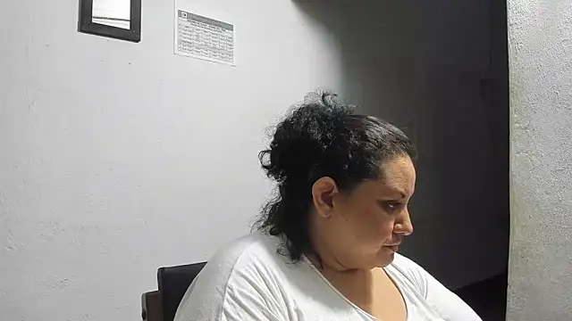 tetasgrandes karol online show from April 1, 2026, 3:18 am