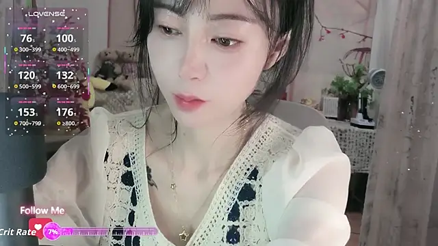 Lisa-s online show from October 19, 2025, 12:33 am