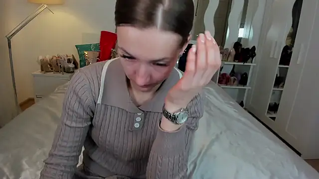 KateRedgar online show from March 20, 2025, 5:02 am