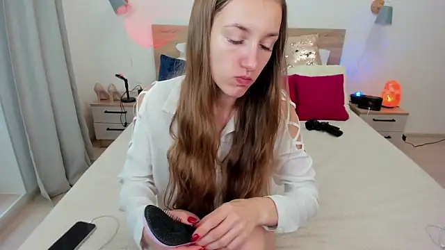 KateRedgar online show from September 20, 2025, 12:39 pm