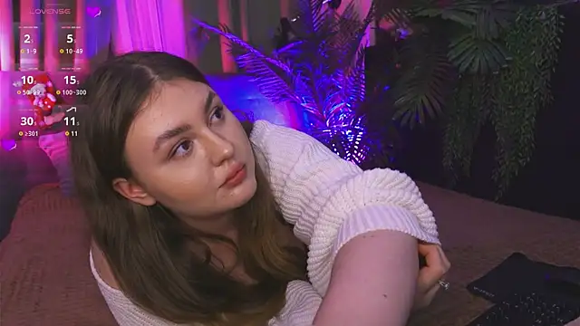 Mia  Peach online show from December 10, 2024, 9:43 pm