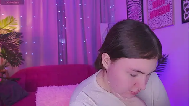 Mia  Peach online show from March 18, 2025, 3:09 am