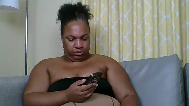 Snapshot of Badgirlbrittt chatting on October 8, 2025, 12:52 am Badgirlbrittt online show from October 8, 2025, 12:52 am