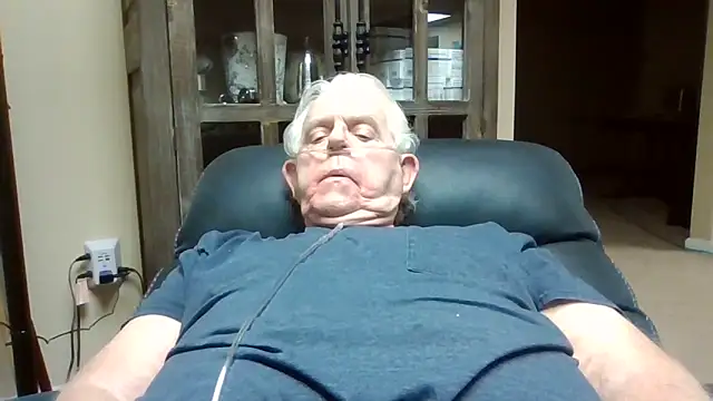 bootlegmanz online show from April 14, 2026, 12:05 am