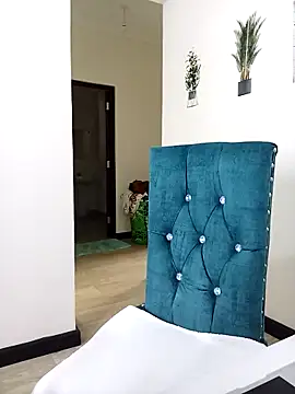 Snapshot of Lina-01 chatting on October 23, 2025, 5:18 am Lina-01 online show from October 23, 2025, 5:18 am