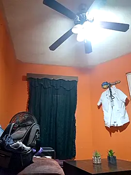 Snapshot of miicheele32 chatting on November 13, 2025, 1:59 am miicheele32 online show from November 13, 2025, 1:59 am