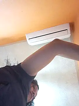 miicheele32 online show from November 30, 2025, 8:18 am