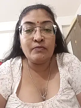 LAVERNIYA  online show from October 16, 2025, 12:39 pm