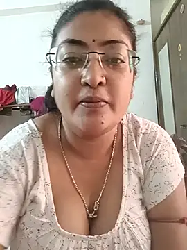 LAVERNIYA  online show from November 4, 2025, 5:17 am