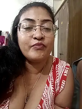 LAVERNIYA  online show from November 4, 2025, 5:45 pm