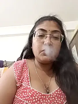 LAVERNIYA  online show from November 5, 2025, 12:38 pm