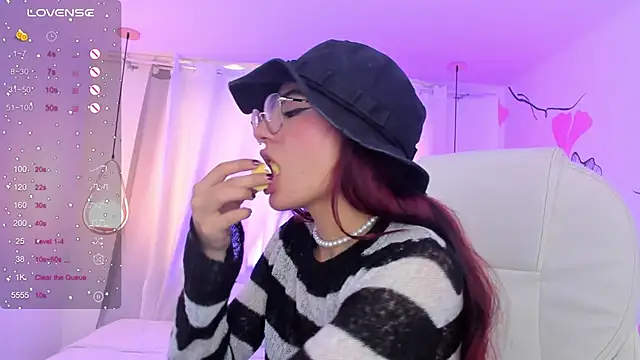 Snapshot of sophiecherry_ chatting on December 7, 2024, 7:32 pm sophiecherry online show from December 7, 2024, 7:32 pm