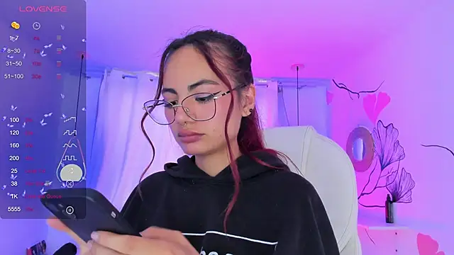 Snapshot of sophiecherry_ chatting on December 16, 2024, 9:52 pm sophiecherry online show from December 16, 2024, 9:52 pm