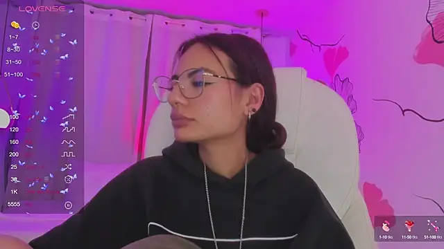 Snapshot of sophiecherry_ chatting on December 21, 2024, 12:20 am sophiecherry online show from December 21, 2024, 12:20 am