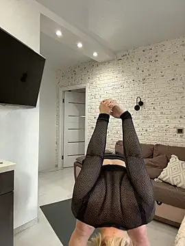 Charming Daphny online show from November 15, 2025, 6:33 am