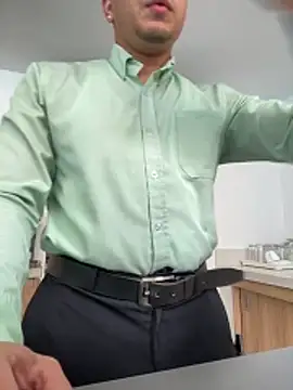 Snapshot of Juanes432 chatting on February 17, 2026, 7:31 pm Juanes432 online show from February 17, 2026, 7:31 pm