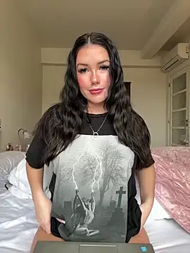 Snapshot of summermc_xx chatting on February 15, 2026, 2:14 pm summermc xx online show from February 15, 2026, 2:14 pm