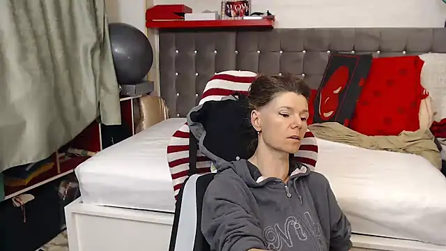 kellyterapy online show from May 16, 2026, 12:18 am