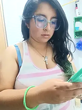 Snapshot of _Angelinaandrade_ chatting on October 22, 2025, 1:39 am Angelinaandrade online show from October 22, 2025, 1:39 am