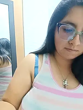 Snapshot of _Angelinaandrade_ chatting on October 30, 2025, 1:18 am Angelinaandrade online show from October 30, 2025, 1:18 am