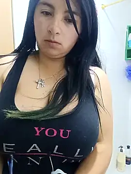 Snapshot of _Angelinaandrade_ chatting on October 31, 2025, 12:33 am Angelinaandrade online show from October 31, 2025, 12:33 am