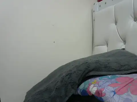 shanycute1 online show from October 14, 2025, 1:45 pm