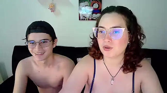 Snapshot of AndrewAnndCherry chatting on January 15, 2025, 1:02 am AndrewAnndCherry online show from January 15, 2025, 1:02 am