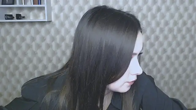 Snapshot of EmiliaTemi_ chatting on February 6, 2025, 1:32 pm EmiliaTemi online show from February 6, 2025, 1:32 pm