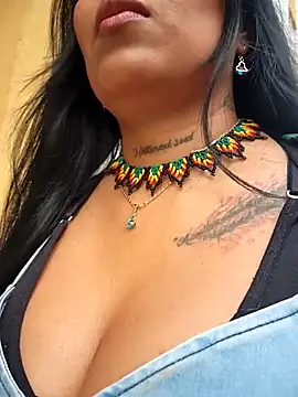 Snapshot of luisa16xxx chatting on November 11, 2025, 7:25 pm luisa16xxx online show from November 11, 2025, 7:25 pm